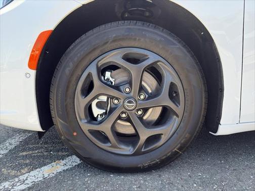 2025 Chrysler Pacifica Hybrid Premium S Appearance Pkg