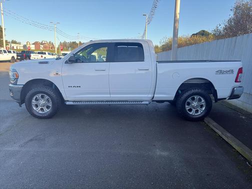 2020 RAM 2500 Big Horn Crew Cab 4X4 6'4' Box