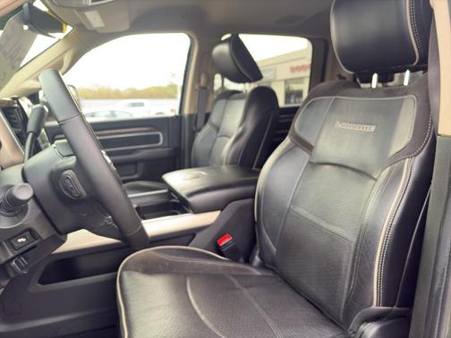 2020 RAM 3500 Laramie Crew Cab 4x4 8' Box