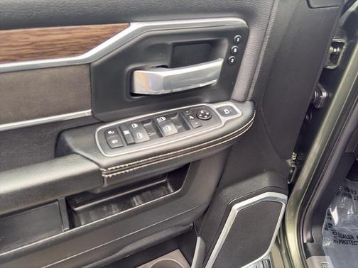 2020 RAM 3500 Laramie Crew Cab 4x4 8' Box