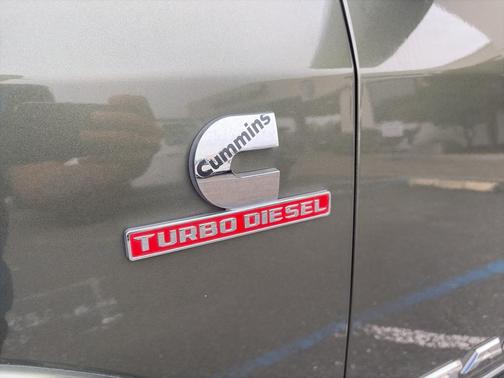 2020 RAM 3500 Laramie Crew Cab 4x4 8' Box