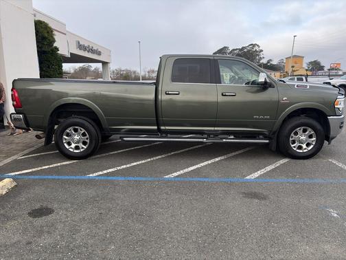 2020 RAM 3500 Laramie Crew Cab 4x4 8' Box