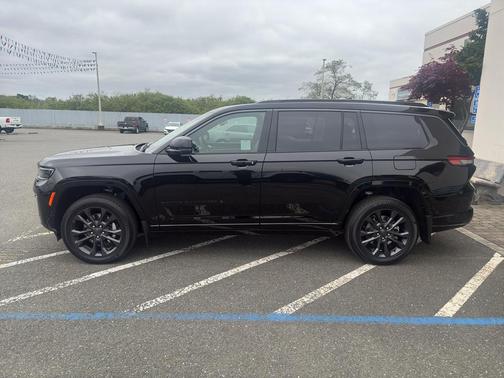 Diamond Black Crystal Pearlcoat 2026 Jeep Grand Cherokee L Limited