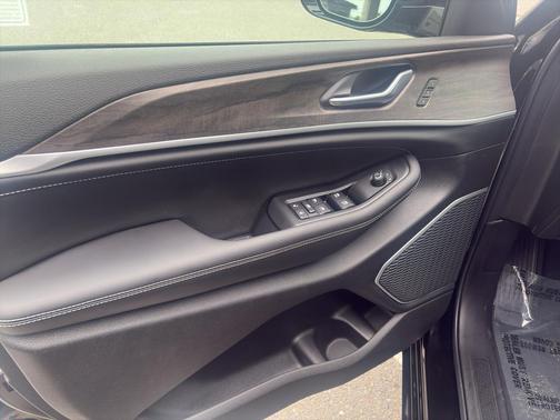 Diamond Black Crystal Pearlcoat 2026 Jeep Grand Cherokee L Limited