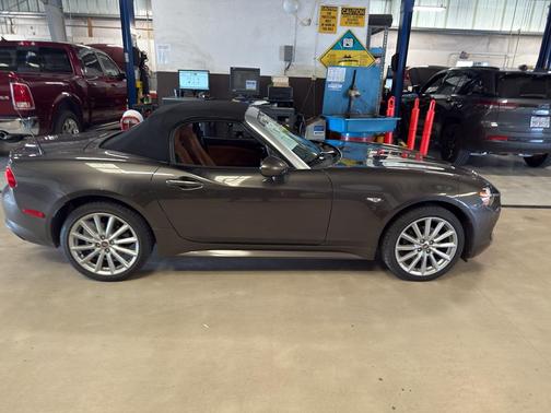 2017 FIAT 124 Spider Base