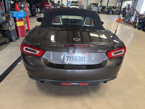 2017 FIAT 124 Spider Base