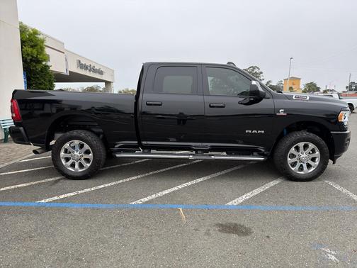 2020 RAM 2500 Big Horn Crew Cab 4X4 6'4' Box