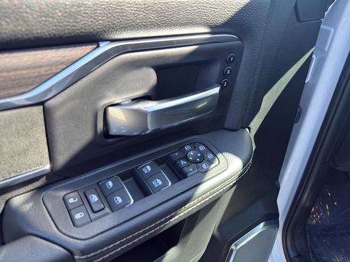 2025 RAM 2500 Laramie Crew Cab 4x4 6'4' Box