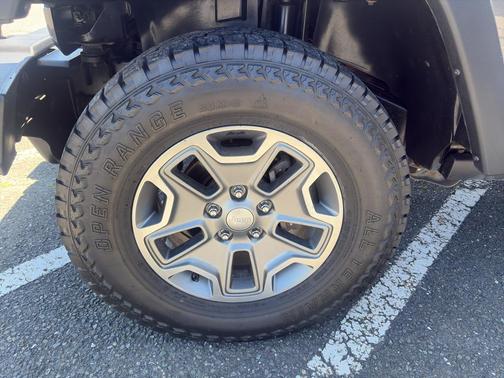 Granite Crystal Metallic Clearcoat 2017 Jeep Wrangler Rubicon