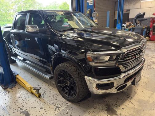 Diamond Black Crystal Pearlcoat 2022 RAM 1500 Laramie