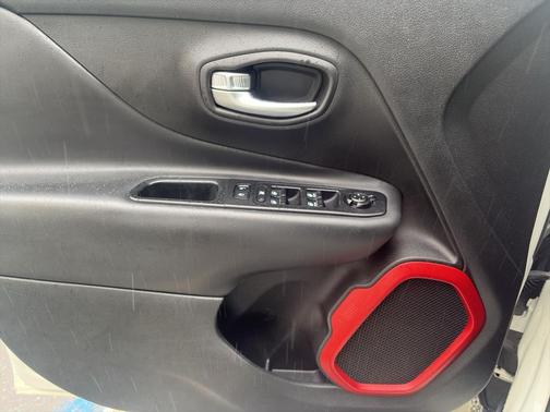 Alpine White Clearcoat 2019 Jeep Renegade Trailhawk