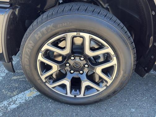 Diamond Black Crystal Pearlcoat 2026 RAM 1500 Laramie