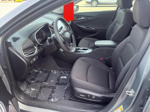 Sterling Gray Metallic 2023 Chevrolet Malibu FWD 1LT
