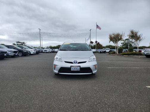 Photo 2 of 28 of 2015 Toyota Prius Four