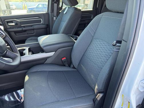 2025 RAM 2500 Big Horn Crew Cab 4x4 6'4' Box