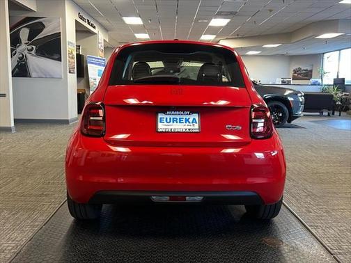 2024 FIAT 500e INSPI(RED) FWD