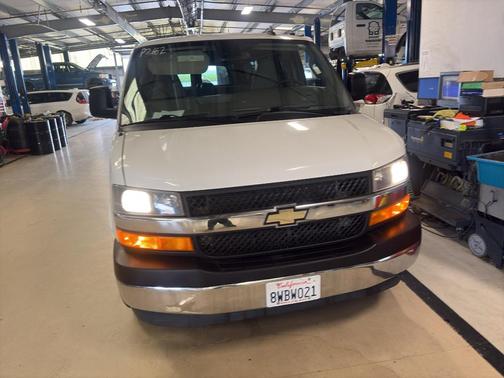 Summit White 2019 Chevrolet Express 3500 LT