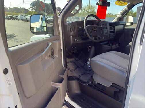 Summit White 2019 Chevrolet Express 3500 LT