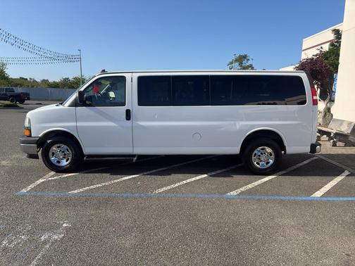 Summit White 2019 Chevrolet Express 3500 LT