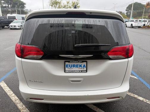 Bright White Clearcoat 2024 Chrysler Voyager LX