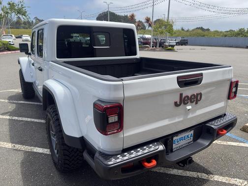 Bright White Clearcoat 2026 Jeep Gladiator Mojave X 4x4