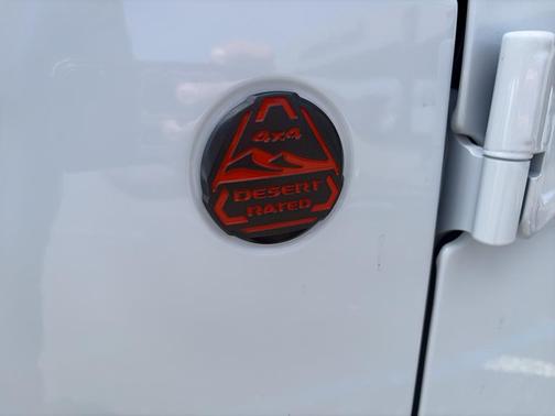 Bright White Clearcoat 2026 Jeep Gladiator Mojave X 4x4