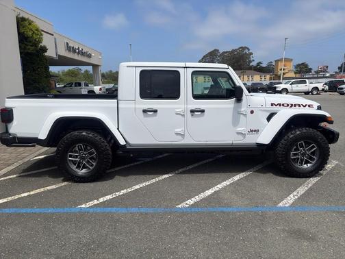 Bright White Clearcoat 2026 Jeep Gladiator Mojave X 4x4