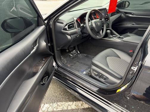 Midnight Black Metallic 2024 Toyota Camry SE