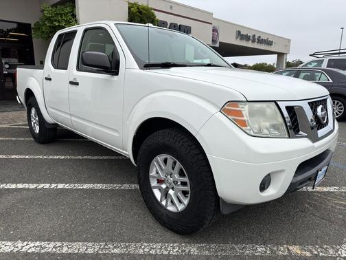 Glacier White 2015 Nissan Frontier SV
