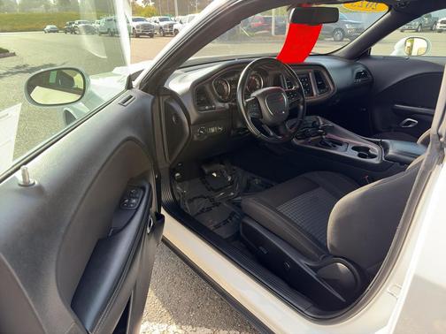 White Knuckle Clearcoat 2023 Dodge Challenger SXT