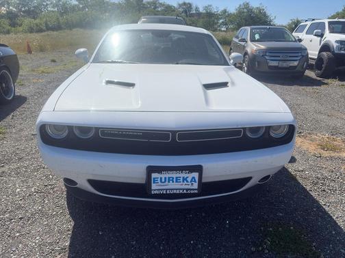 White Knuckle Clearcoat 2023 Dodge Challenger SXT