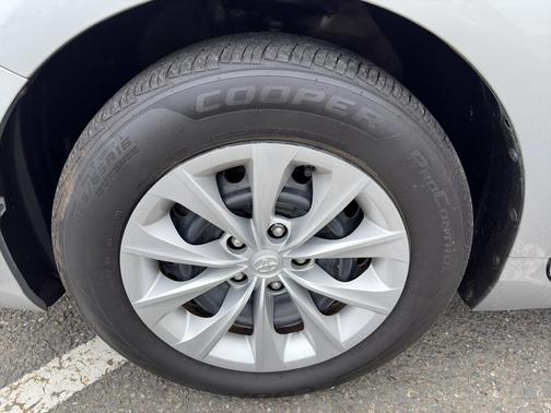 Celestial Silver Metallic 2016 Toyota Camry LE