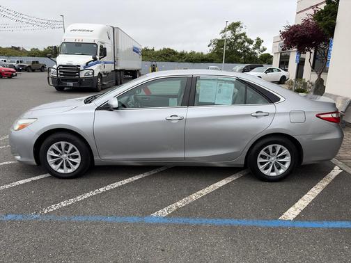 Celestial Silver Metallic 2016 Toyota Camry LE