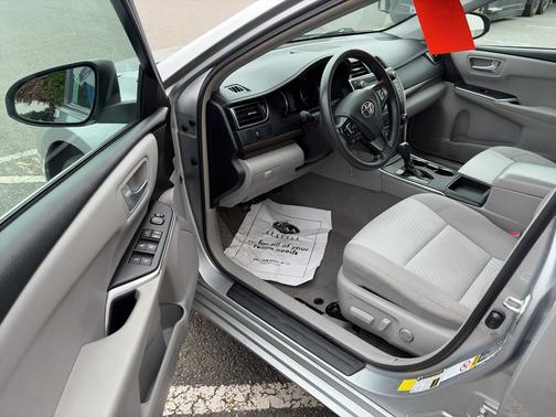 Celestial Silver Metallic 2016 Toyota Camry LE