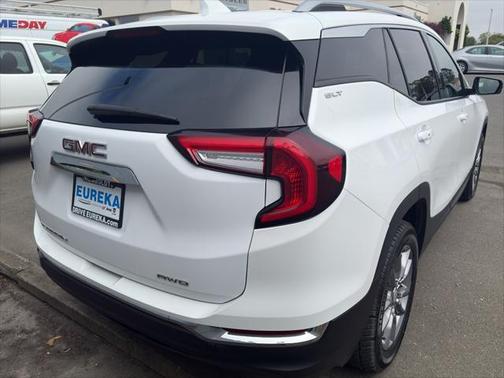 2024 GMC Terrain SLT