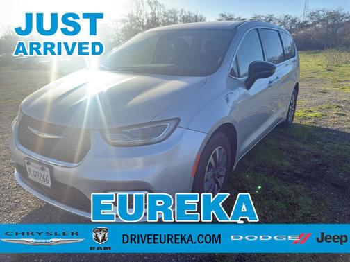 2024 Chrysler Pacifica Hybrid Select