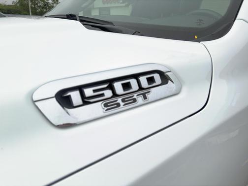 Bright White Clearcoat 2025 RAM 1500 Big Horn/Lone Star