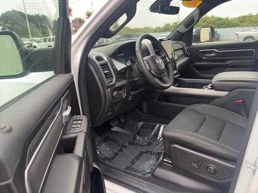 Bright White Clearcoat 2025 RAM 1500 Big Horn/Lone Star