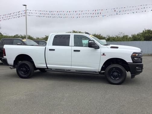 2025 RAM 2500 Tradesman Crew Cab 4x4 6'4' Box