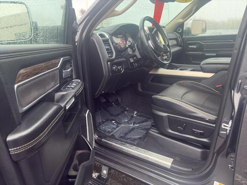 2019 RAM 3500 Laramie Crew Cab 4x4 6'4' Box