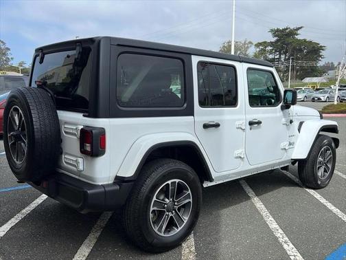 2023 Jeep Wrangler 4-Door Sahara 4x4
