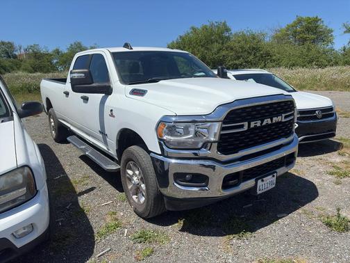 Bright White Clearcoat 2024 RAM 3500 Big Horn Crew Cab 4x4 8' Box