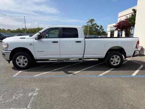 Bright White Clearcoat 2024 RAM 3500 Big Horn Crew Cab 4x4 8' Box