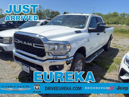 Bright White Clearcoat 2024 RAM 3500 Big Horn Crew Cab 4x4 8' Box