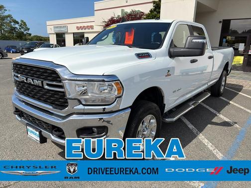 Bright White Clearcoat 2024 RAM 3500 Big Horn Crew Cab 4x4 8' Box