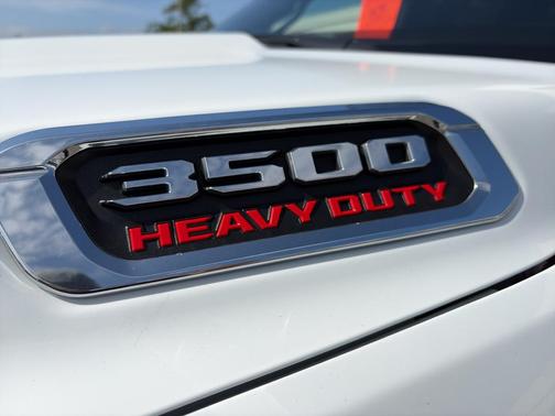 Bright White Clearcoat 2024 RAM 3500 Big Horn Crew Cab 4x4 8' Box
