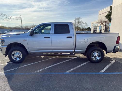 2026 RAM 3500 Tradesman Crew Cab 4x4 6'4' Box