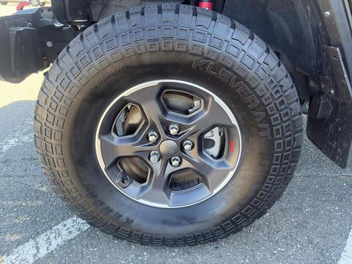 Black Clearcoat 2022 Jeep Gladiator Rubicon