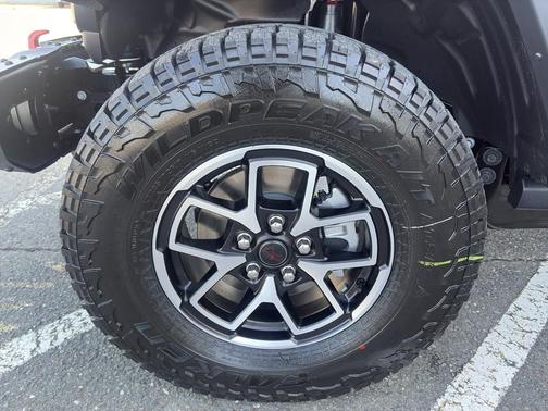Granite Crystal Metallic Clearcoat 2026 Jeep Gladiator Rubicon