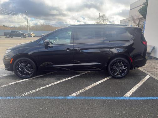 2026 Chrysler Pacifica L